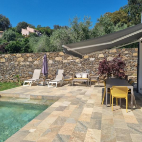 Rez de villa avec piscine privée, wifi, jardin clôturé